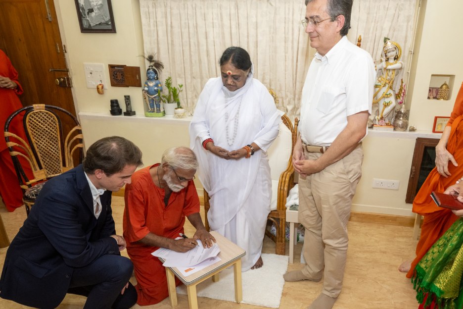 amrita-hospital-faridabad-signs-memorandum-of-understanding-with-the-french-embassy-in-india