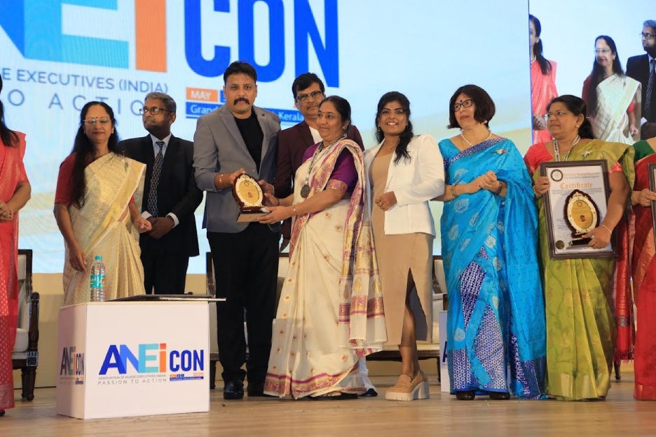 amrita-hospital-kochi-sets-world-record-for-largest-synchronized-nursing-training-session